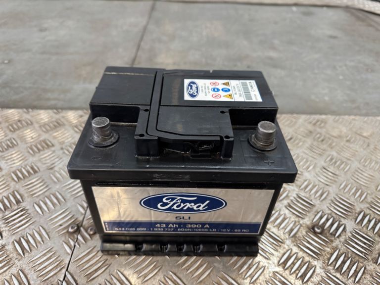 FORD VARTA 12 VOLT BATTERY 43 AH COME OUT OF A 2010 FORD FIESTA