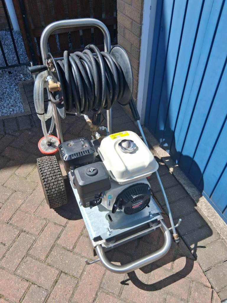 Pressure washer 