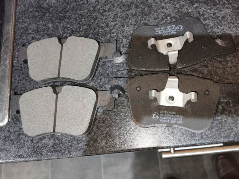 New 2013-2018 Citroen c4 picasso front brake pads 