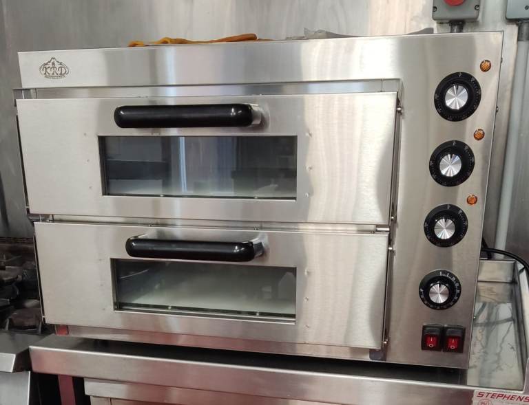 Commercial Twin Deck Electric Pizza Oven With Timer 8 x 10" or 2 x 20" Pizzas