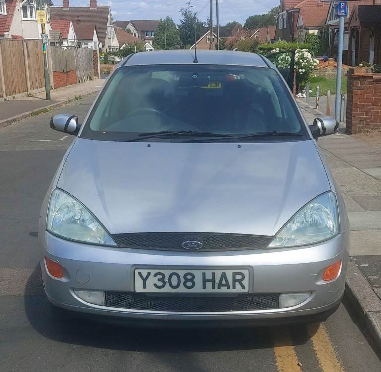 Selling Ford Focus Estate Zetec 1.8 Diesel 2001