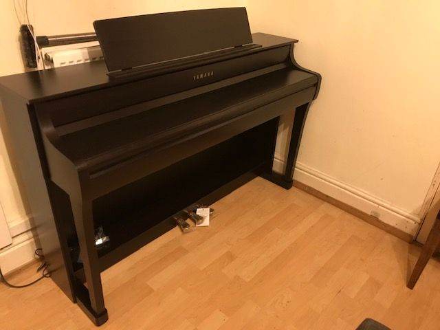 YAMAHA CLAVINOVA CLP 845