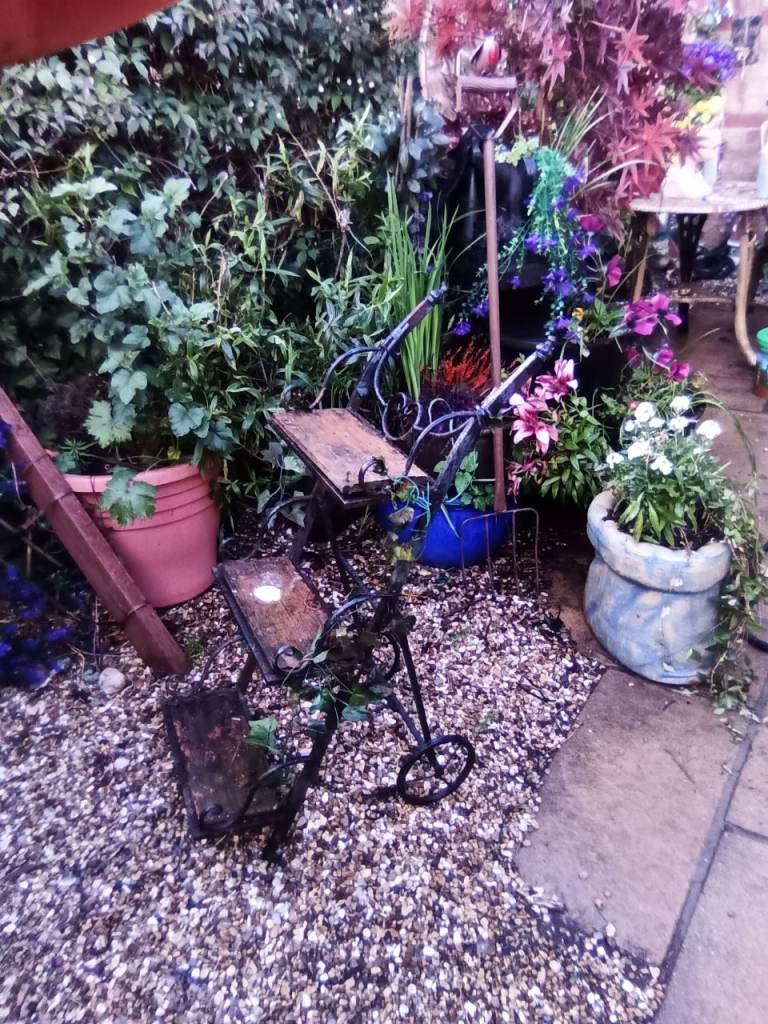 Garden shelf free to anyone 