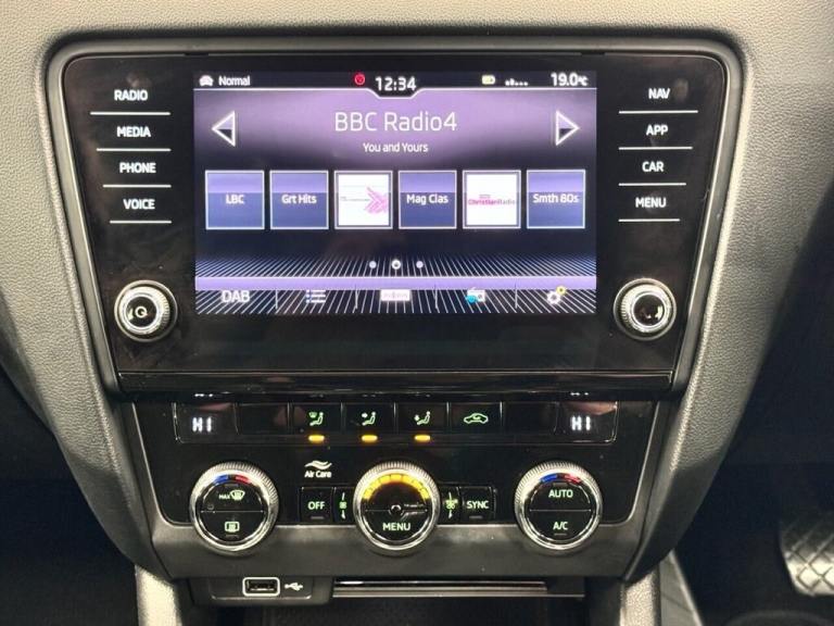 2019 Skoda Octavia 1.5 TSI GPF ACT SE TECHNOLOGY FIVE DOOR 150 BHP + PARKING SENSORS + APPLE P Ha...
