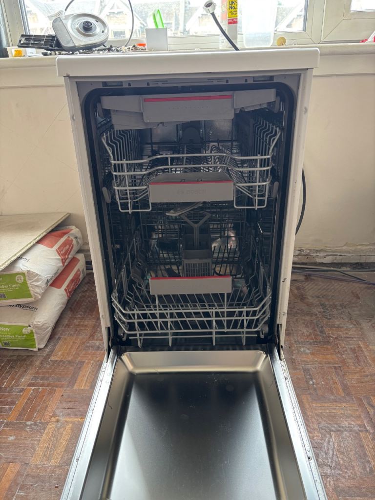 Bosch Series 4 Freestanding Slimline Dishwasher