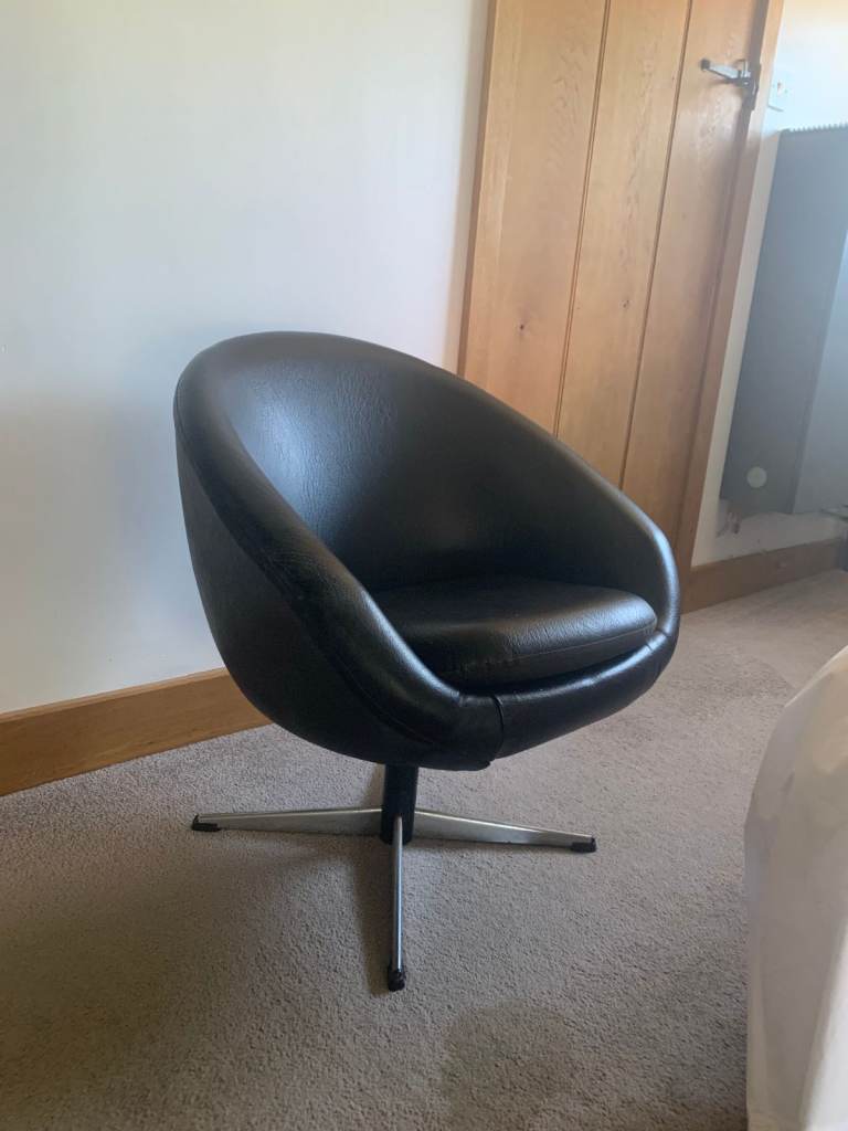 Black leather chair - bar or residential