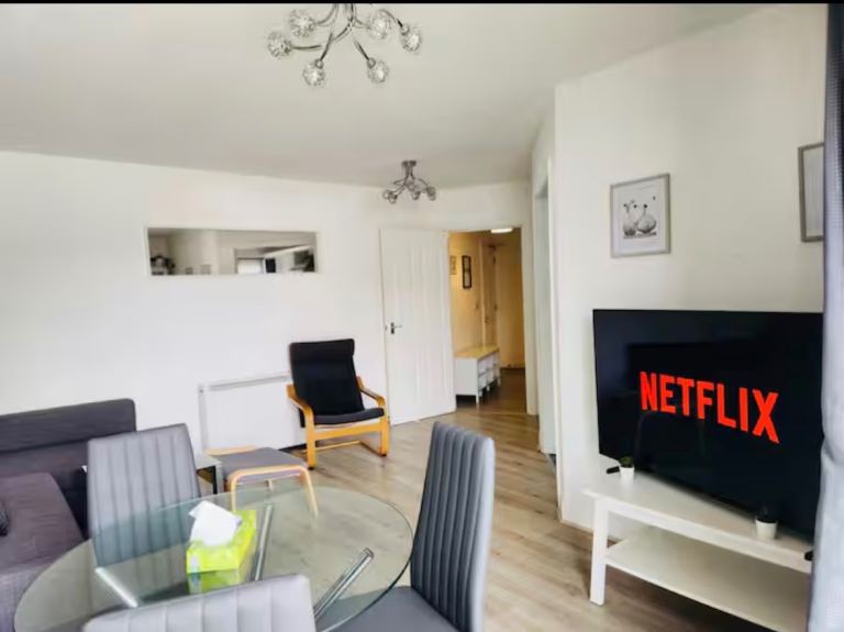 2 bed flat + carpark