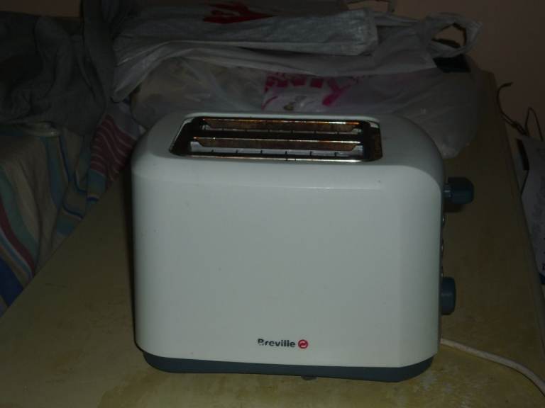 Toaster – White – Breville – Model No VTT222; Wattage 780-850W; Voltage230-240 Volts; 50Hz; 