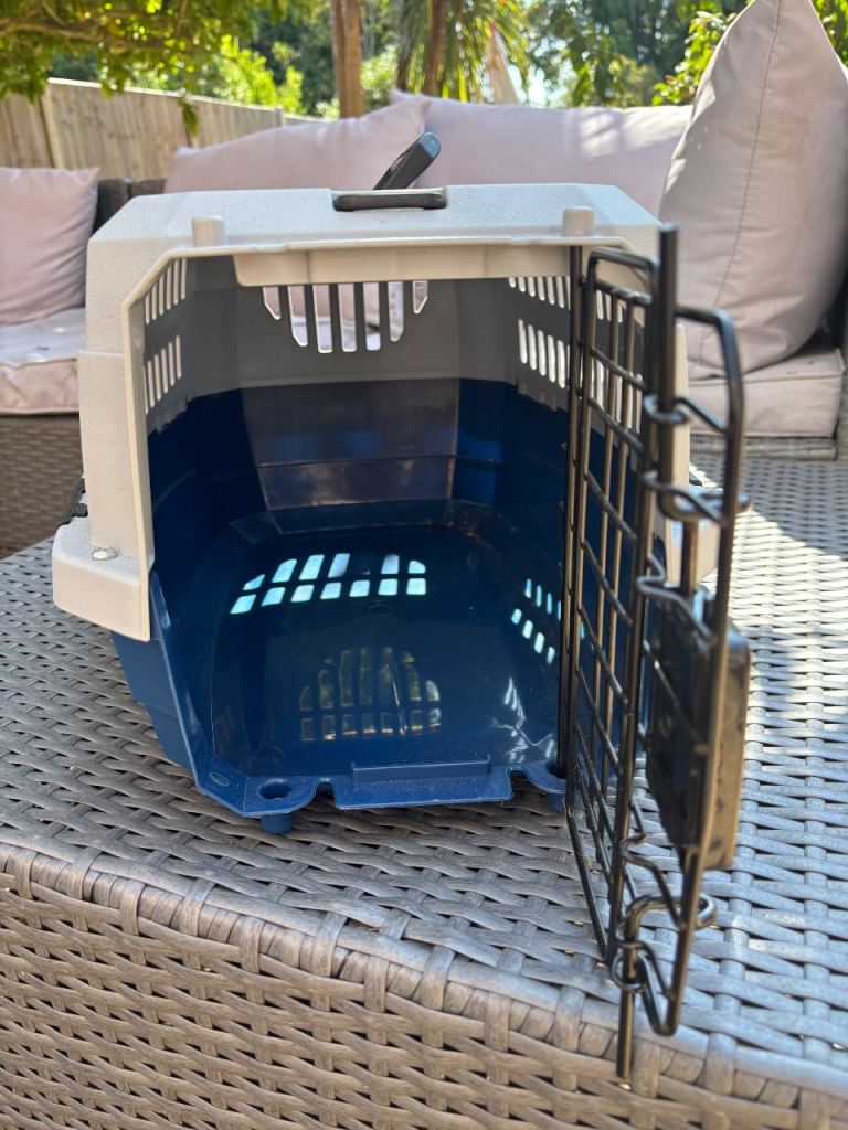 Small pet carrier 