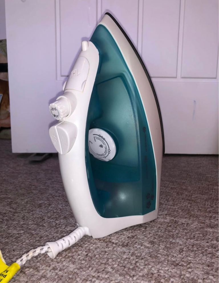 Great little clothes iron 