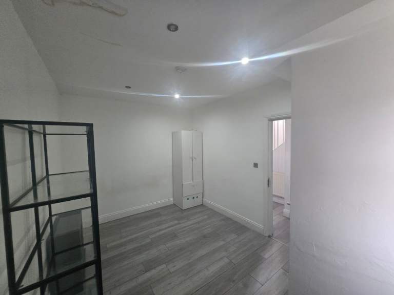 Double Room to rent (Suitable for couples)