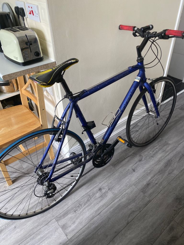 Bike Trek 22.5” + Helmet + Kryptonite lock + Pump + Front light