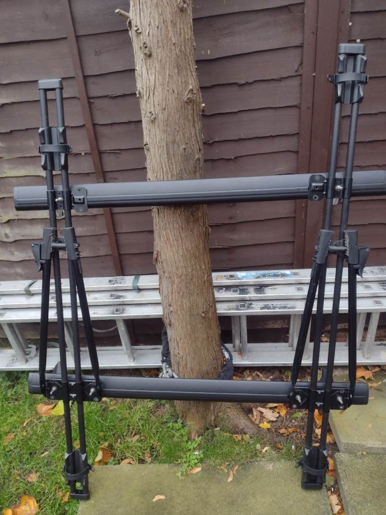 Car roof rack with cycle carrier 