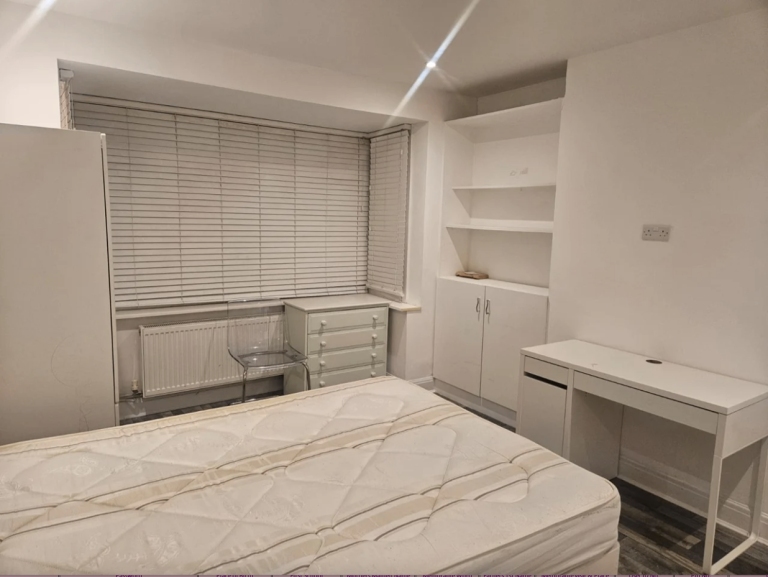 NEWLY DECORATED ENSUITE PRIVATE SPACE?