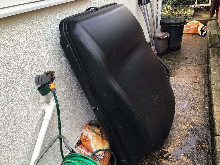 LARGE ROOF BOX WITH KEYS AND FITTING 