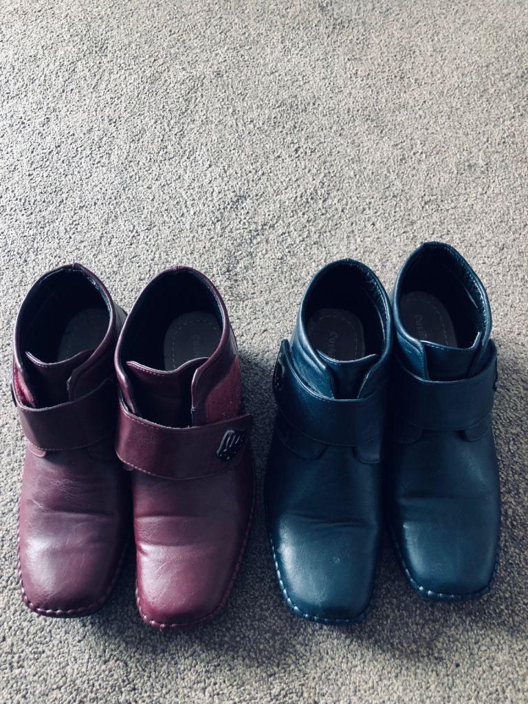 Ladies boots size 6 