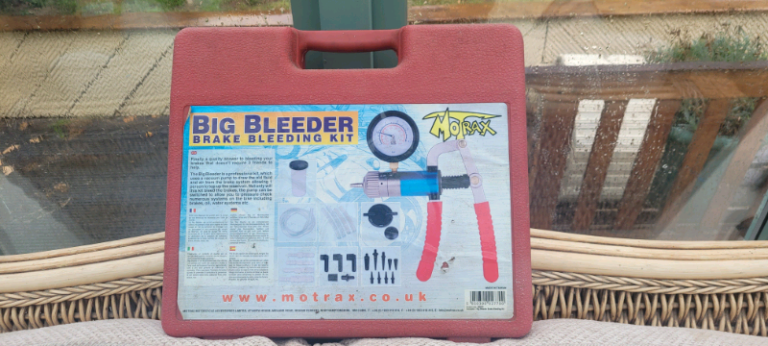 Professional motor bike brake fluid kit