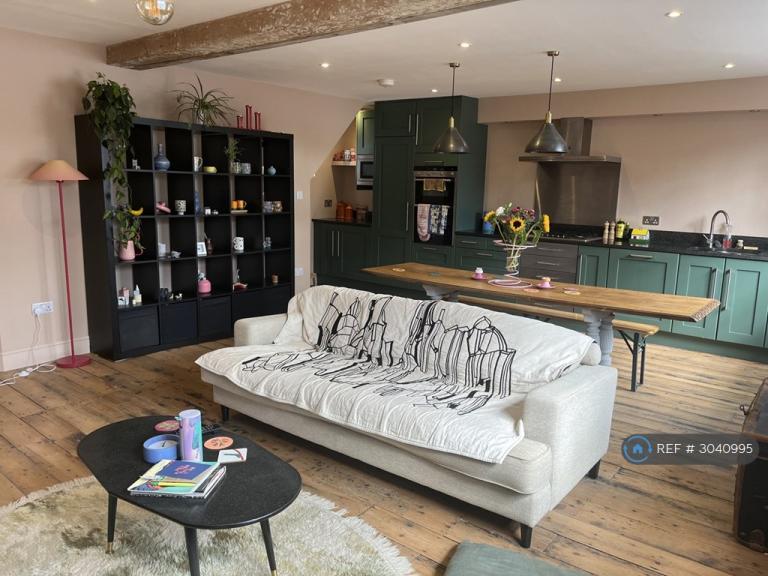 2 bedroom flat in Stafford Mill, Stroud, GL5 (2 bed) (#3040995)
