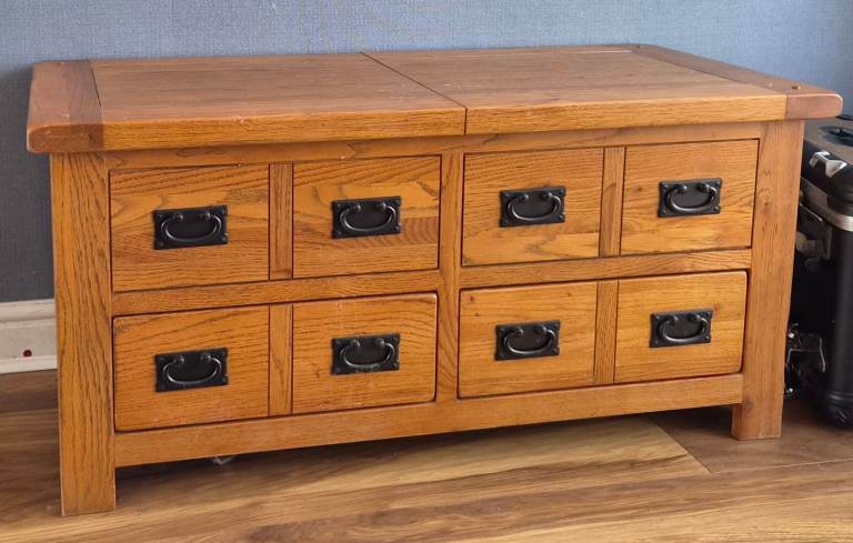 Storage table/sideboard