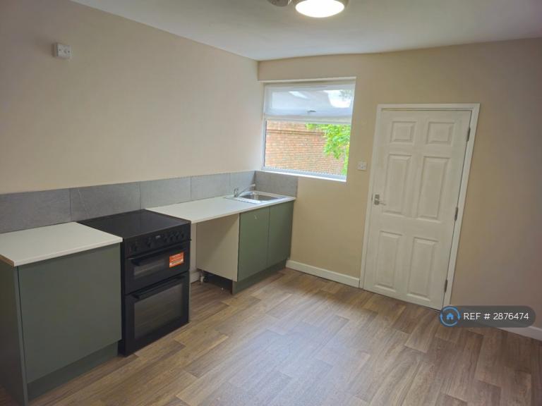 1 bedroom flat in Bell St, Wigston, LE18 (1 bed) (#2876474)