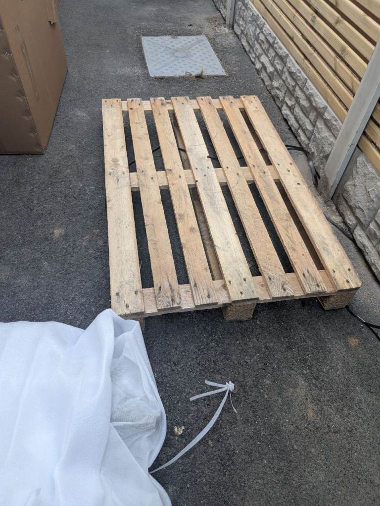 Wooden Pallet – Good Condition