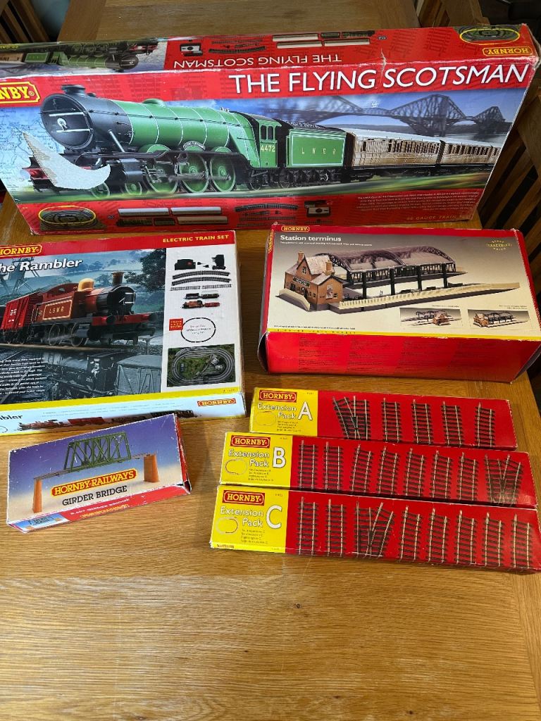 Hornby Electric Train Set & Station Terminus with Extension Packs