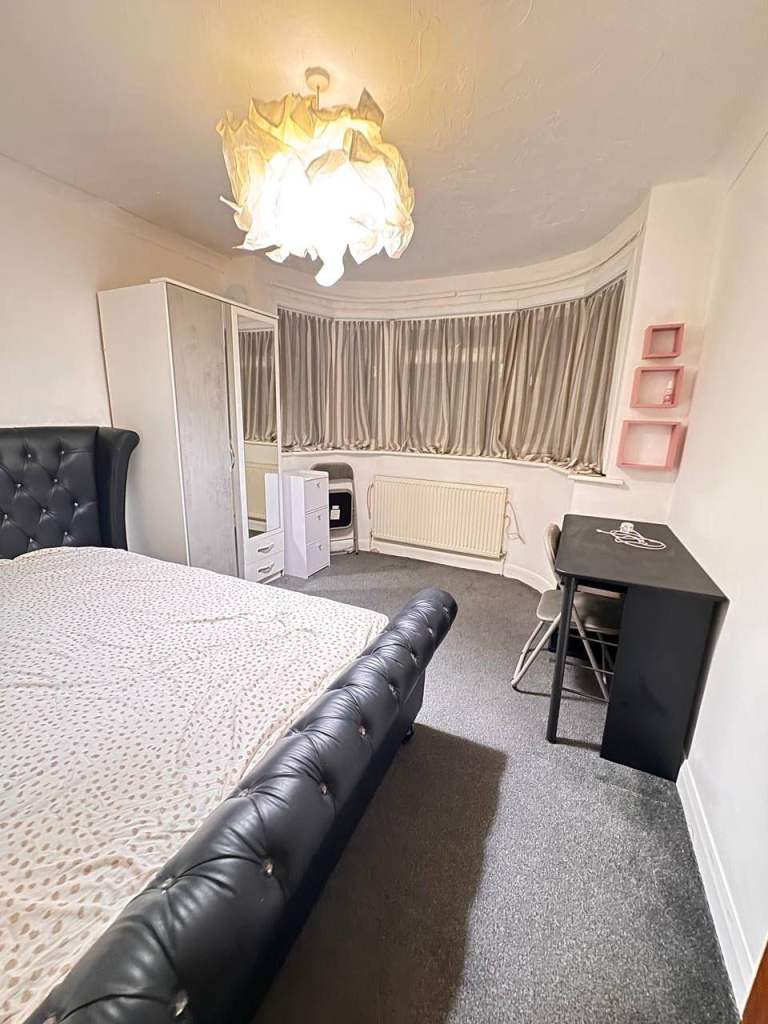 Double room to rent in crayford