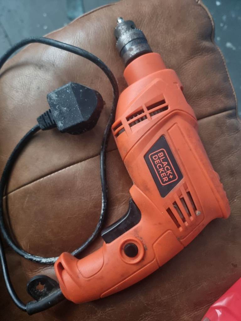 Black & Decker Corded Drill – needs chuck key 