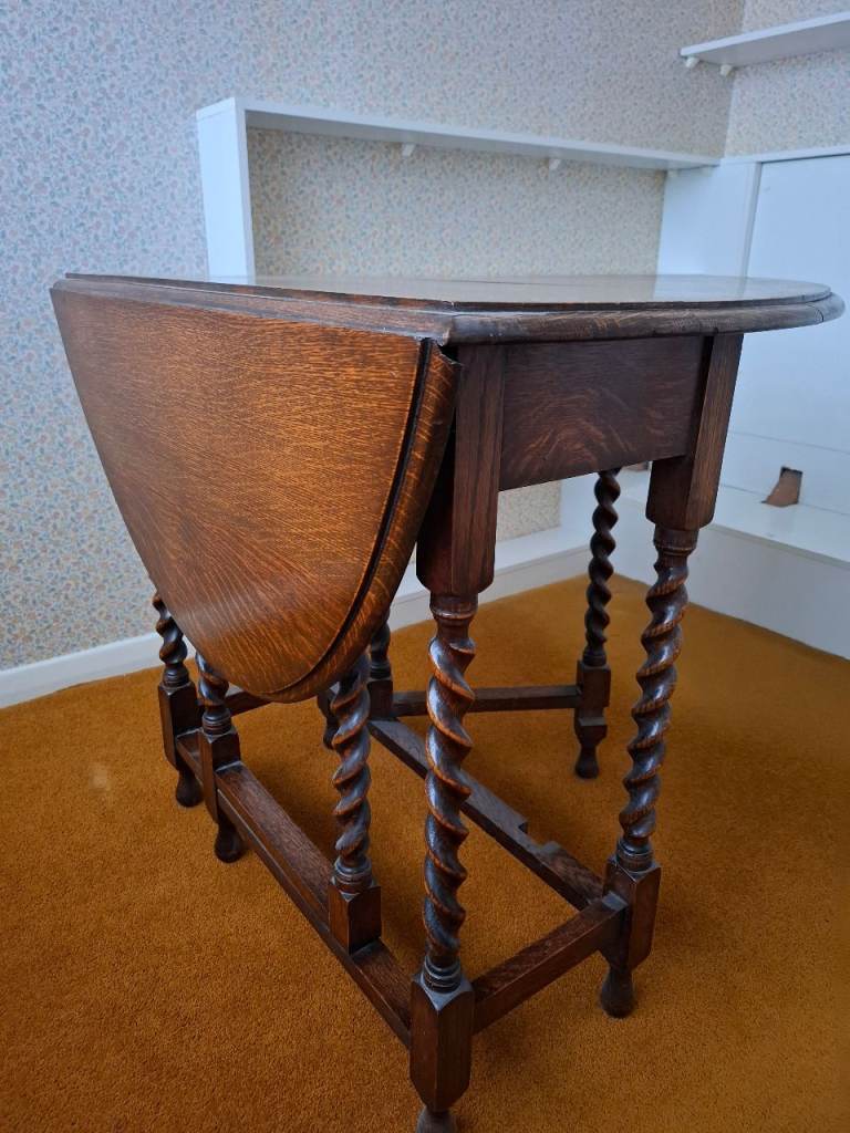 Antique folding Oak gateleg table