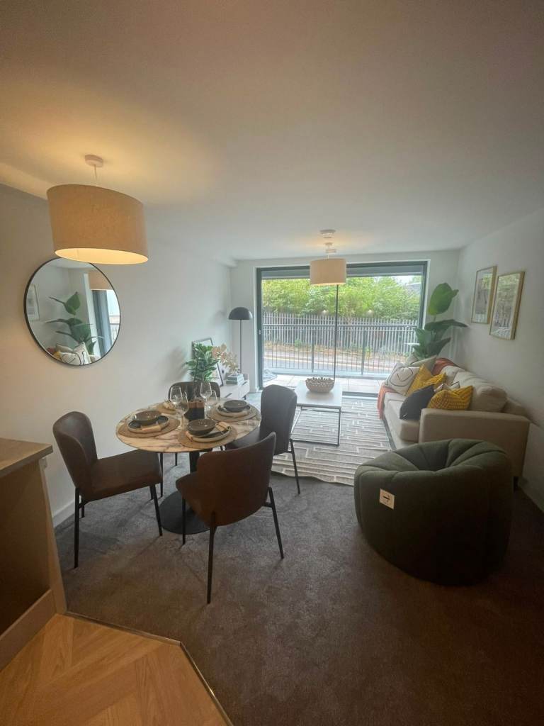 3 Bed Duplex, Ford Lane, M6