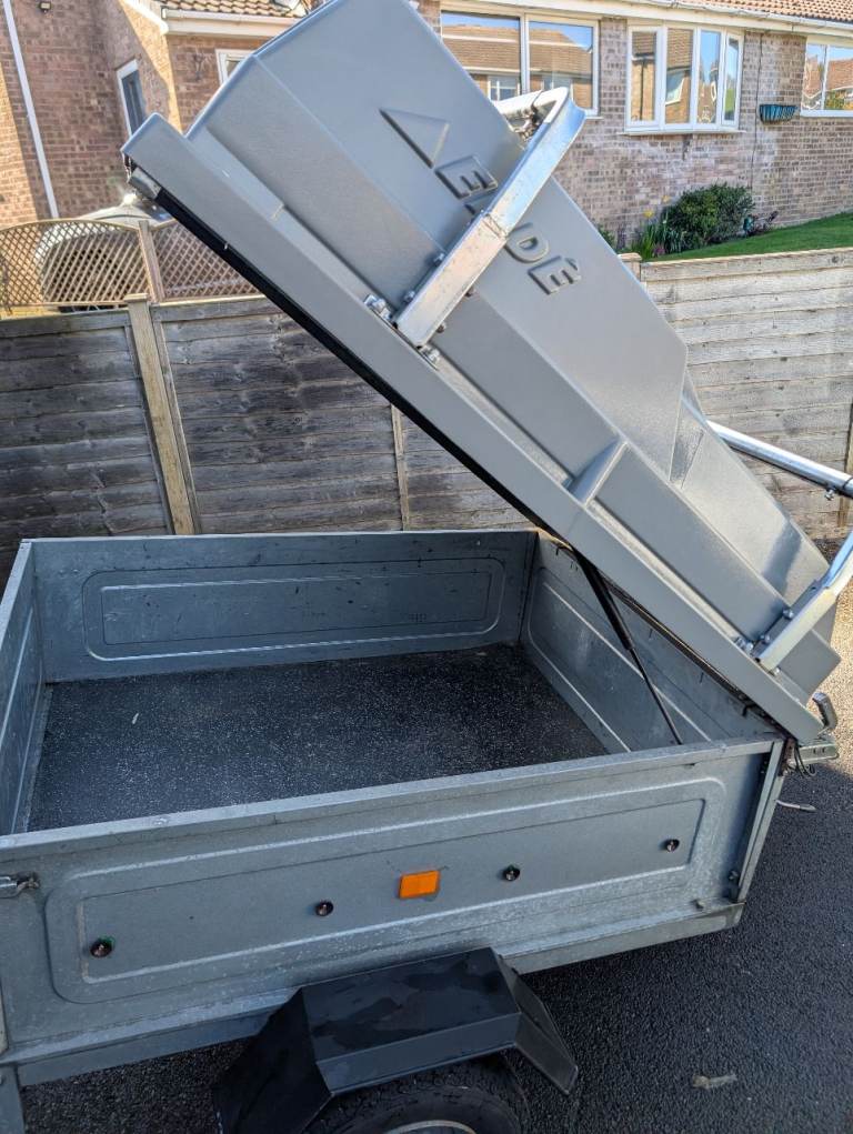 Erde 122 Trailer with lockable hardtop/ABS and roof bars