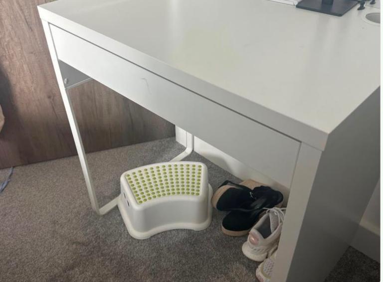 White Desk or Dressing Table – Good Condition