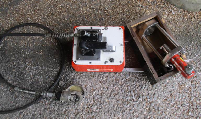 OTC Series P460 2 Speed Hydraulic Pump / with ram press and swager crimp tool