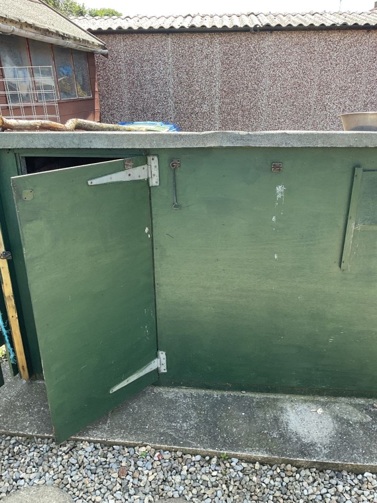 Large dog kennel