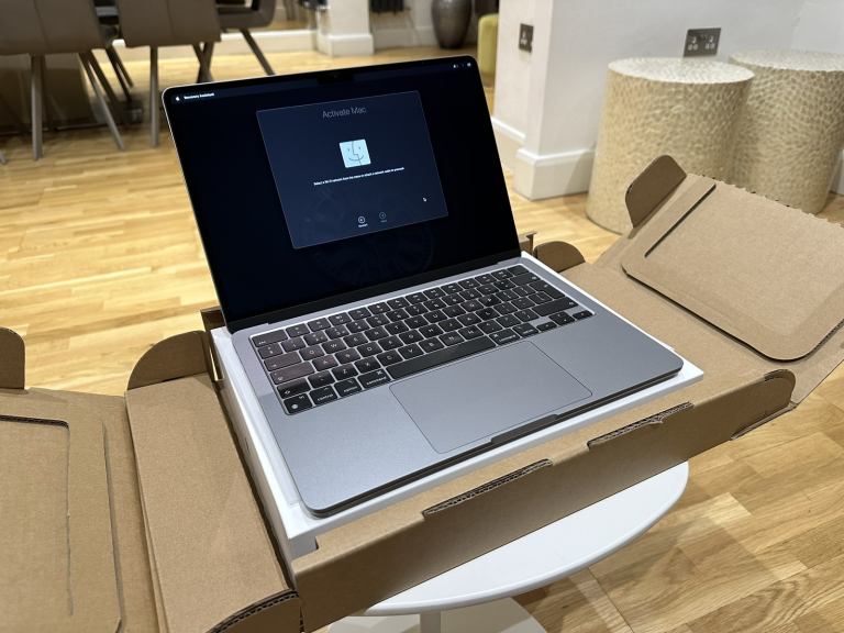 Apple MacBook Air A2681 M2 Chip 8GB RAM 256GB SSD 13.6” 2022 BOXED