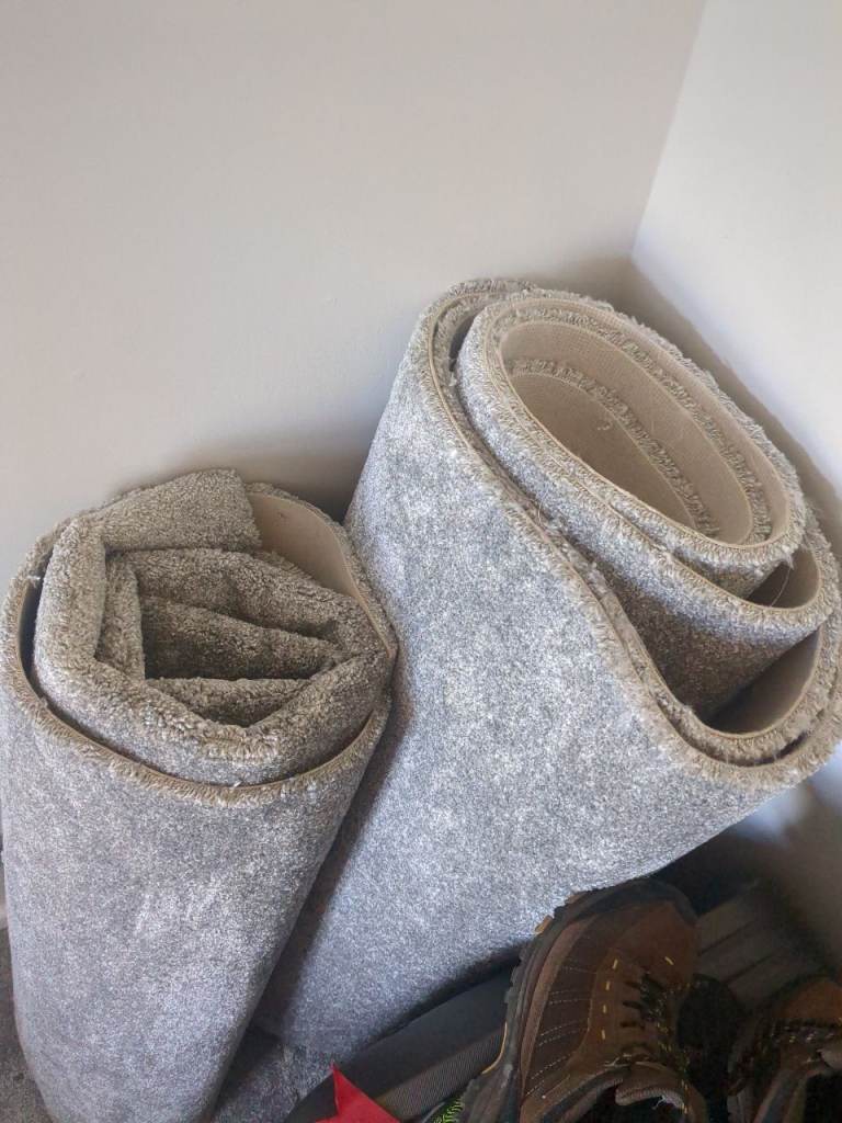 Grey carpet. 