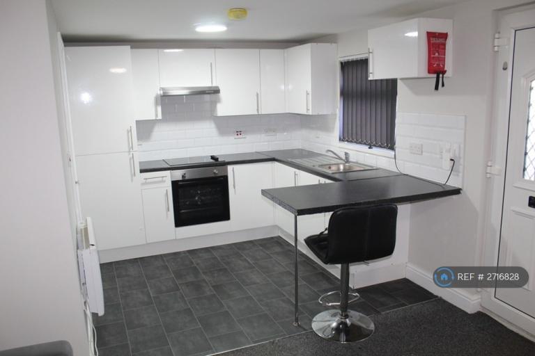 Studio flat in Monthermer Road, Cardiff, CF24 (#2716828)