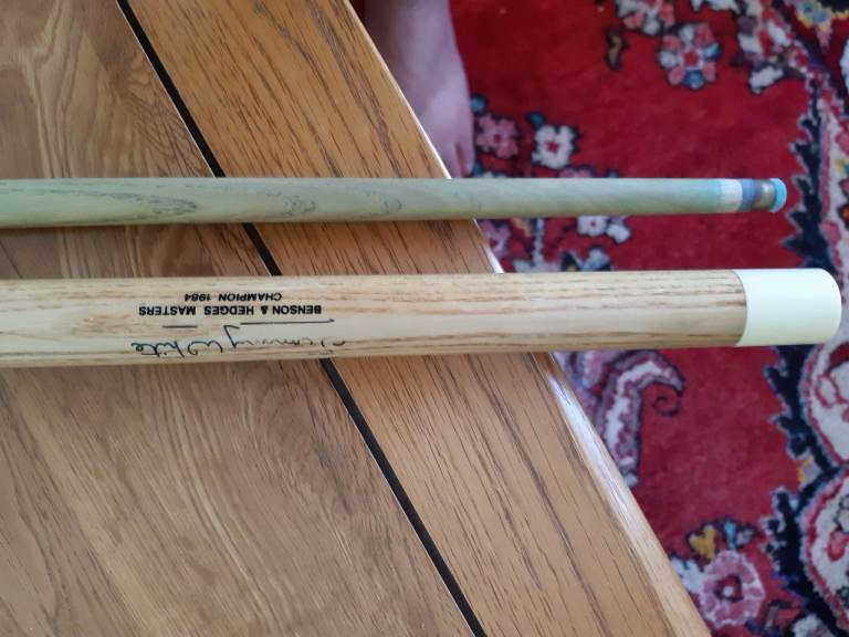 Jimmy White Snooker cue.