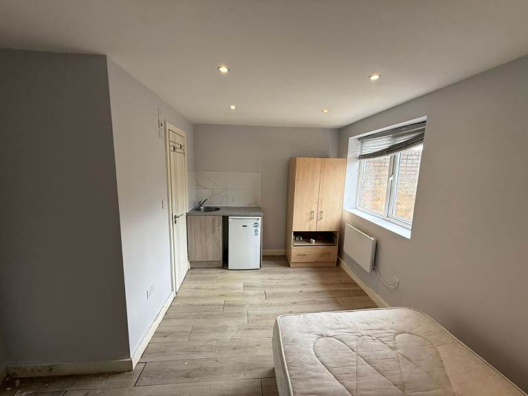 BENEFITS ACCEPTED - Studio Flat Available in Northolt Ealing UB5