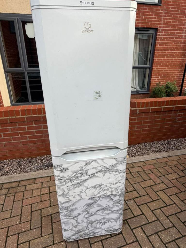 image for Tall fridge freezer for £95