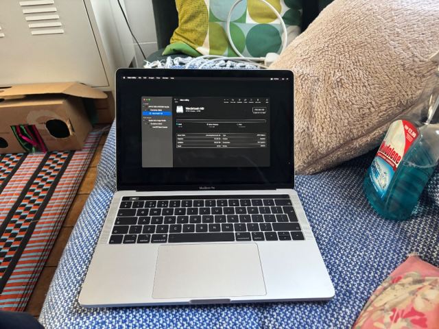 Apple MacBook Pro 13-inch 2019 – i5 / 8GB / 256GB – £220 | in
