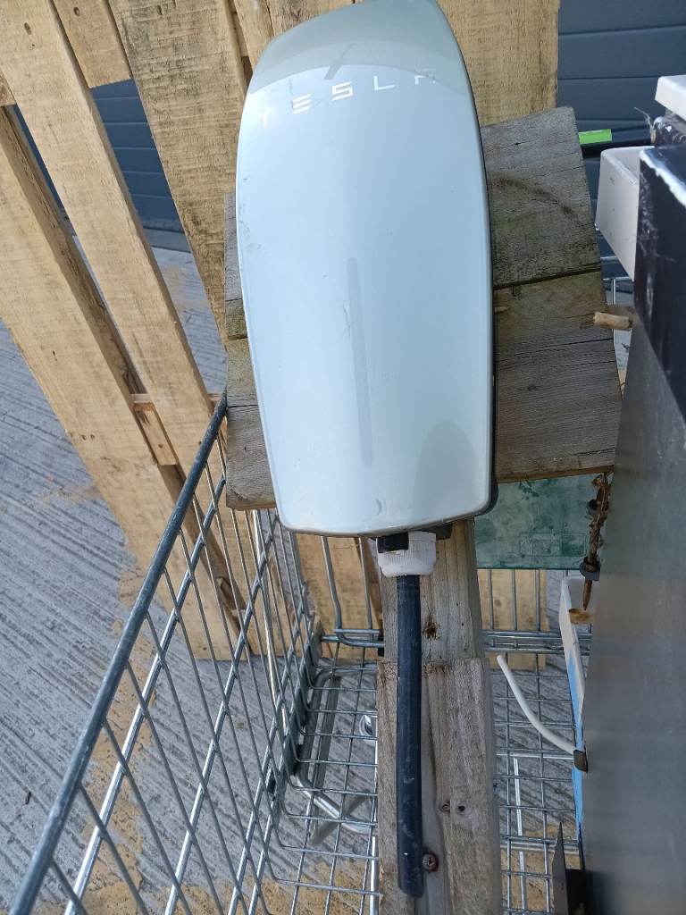 Tesla type 2ev charger  and needs work!