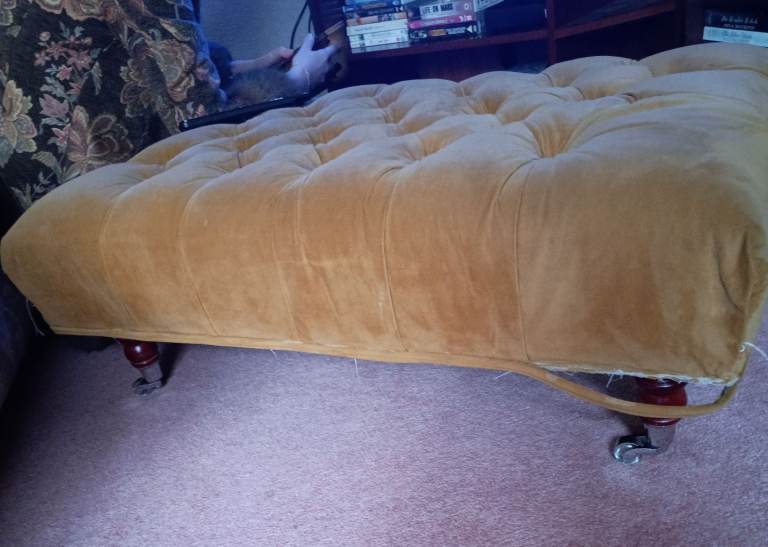 Free - Footstool - PENDING COLLECTION 