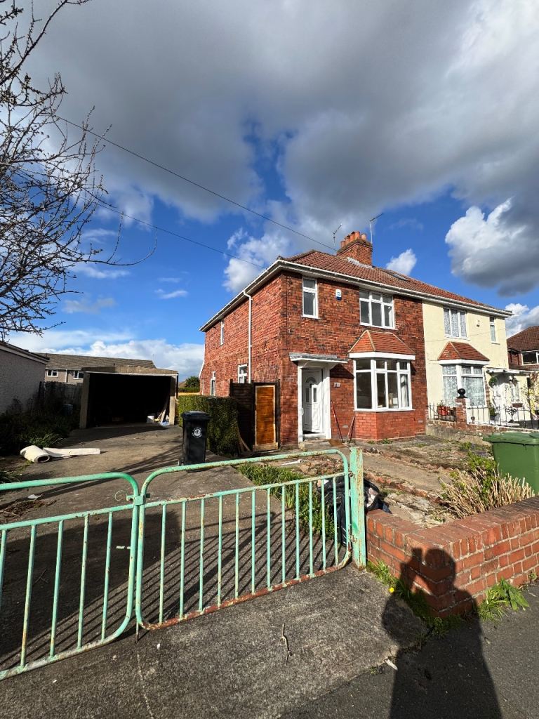 3 bedroom house fishponds £2200