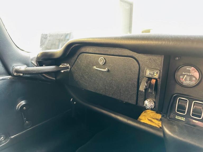  Jaguar E-Type Manual