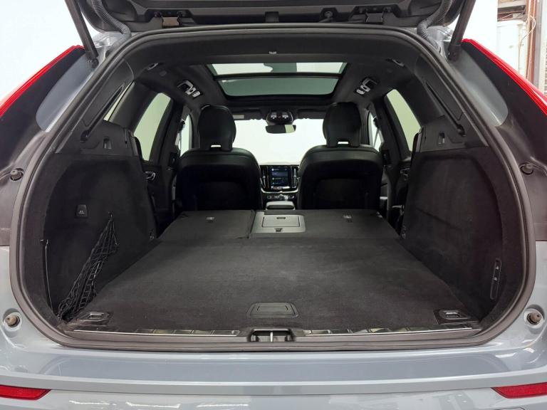 2021 Volvo XC60 R-Design Pro T8 AWD (390 hp) Auto ESTATE Petrol/Electric Hybrid Automatic