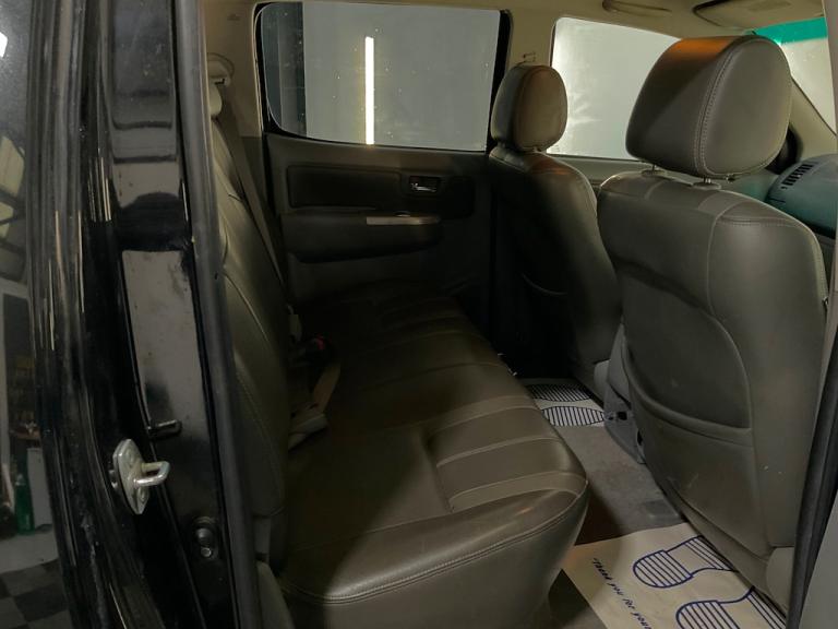 2011 Toyota Hilux 3.0 D-4D Invincible Pickup 4dr Diesel Auto 4WD (227 g/km, 171 bhp) Pick Up Dies...