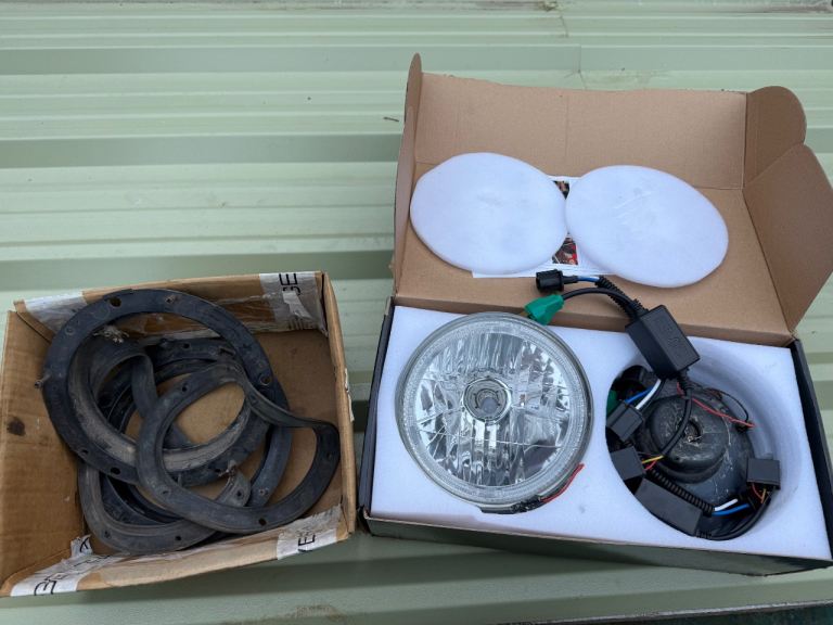 7" H4 lights with gaskets etc - Land Rover, Mini, Triumph and others