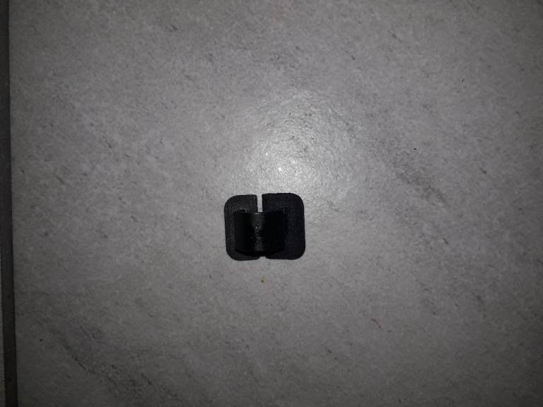 1H5 863 849A clip to retain sound proofing under bonnet for Skoda, VW, Audi, Seat