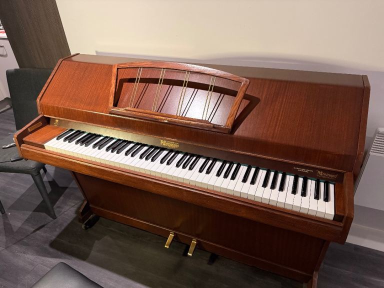 Eavstaff Miniroyal Piano 